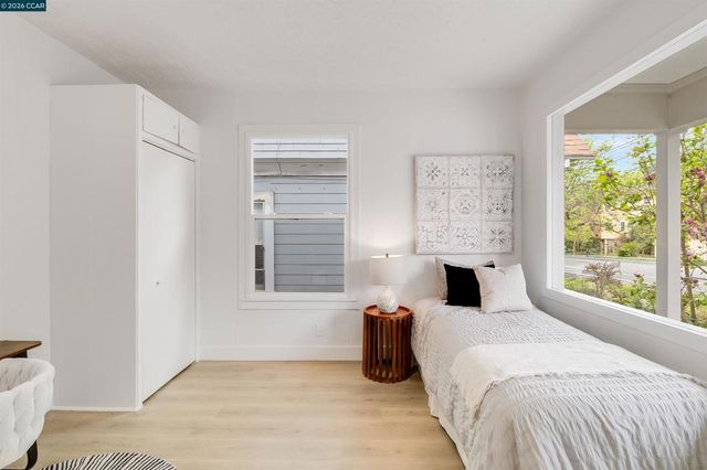 4152 Howe St, Oakland, CA 94611