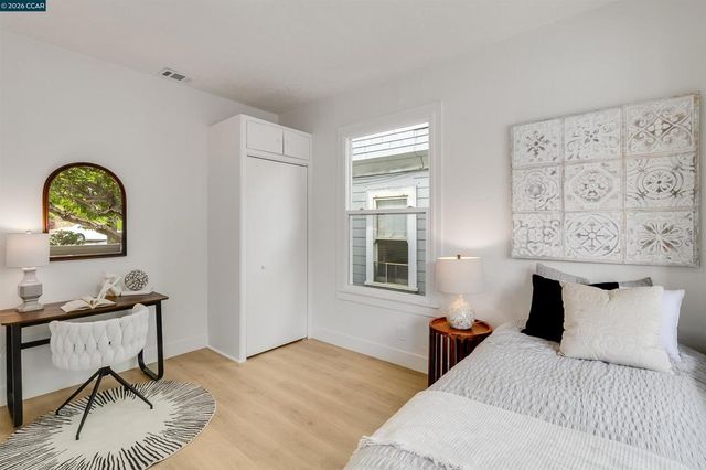 4152 Howe St, Oakland, CA 94611