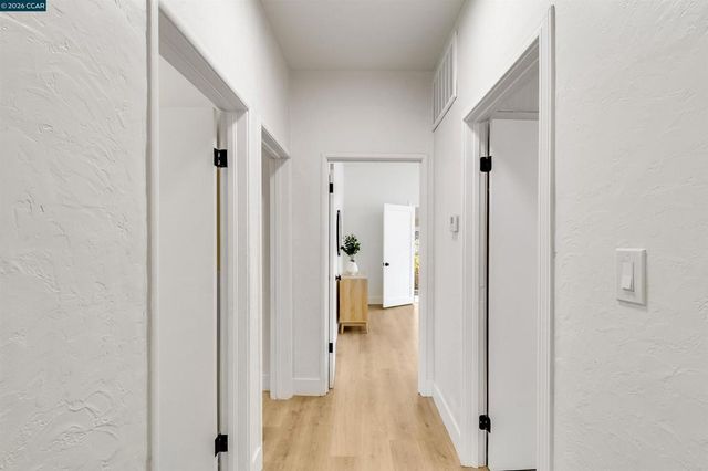 4152 Howe St, Oakland, CA 94611