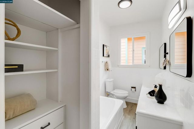 4152 Howe St, Oakland, CA 94611