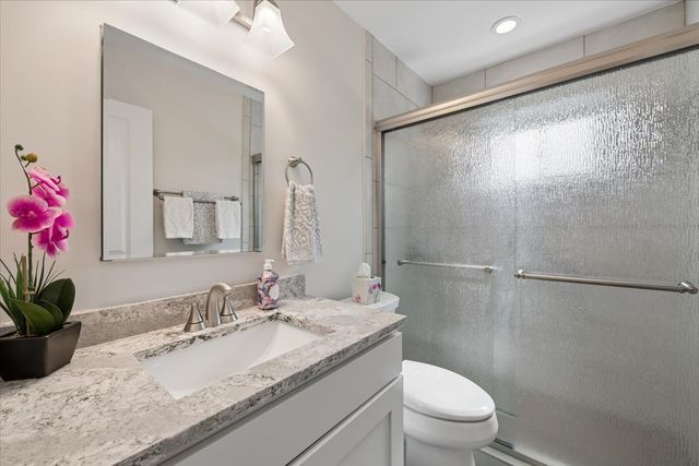 1742 E Tano Lane, Mount Prospect, IL 60056