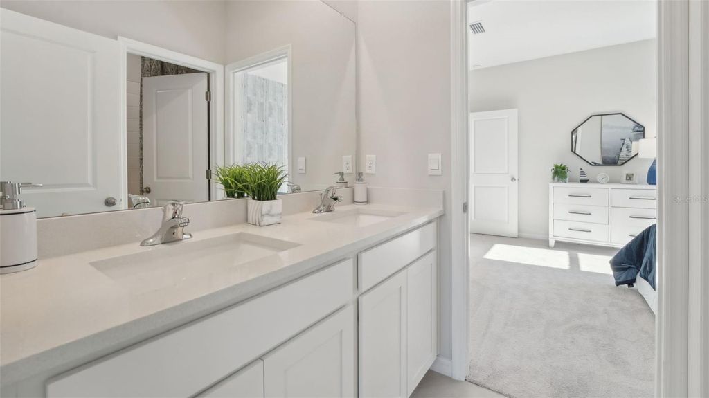 Image 6 of property listing at 2117 STRATTEN DRIVE, Zephyrhills, FL 33541