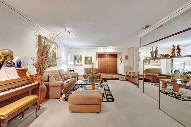 8115 SW 92nd Ct, Miami, FL 33173