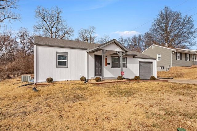 2400 S Crescent Avenue, Independence, MO 64052