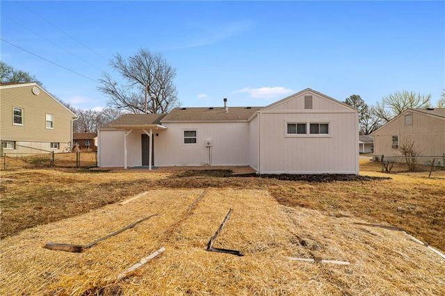2400 S Crescent Avenue, Independence, MO 64052