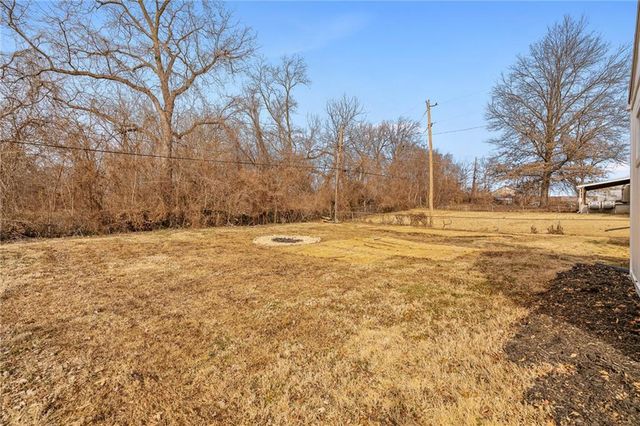 2400 S Crescent Avenue, Independence, MO 64052