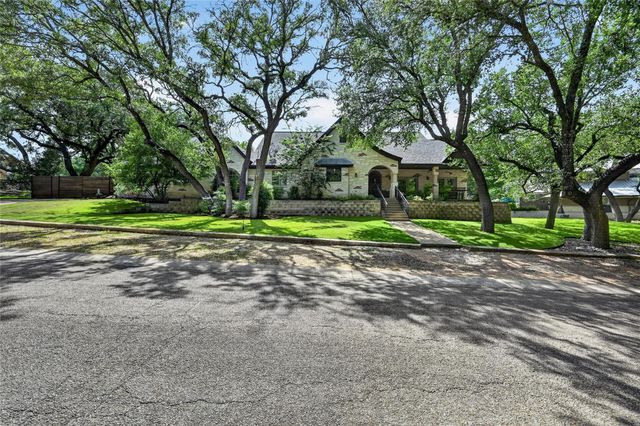 700 Willow Creek RD, Salado, TX 76571