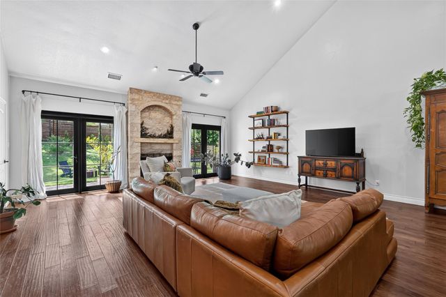 700 Willow Creek RD, Salado, TX 76571