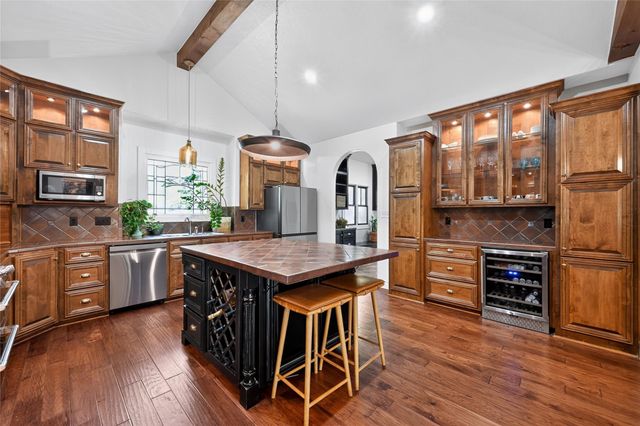 700 Willow Creek RD, Salado, TX 76571