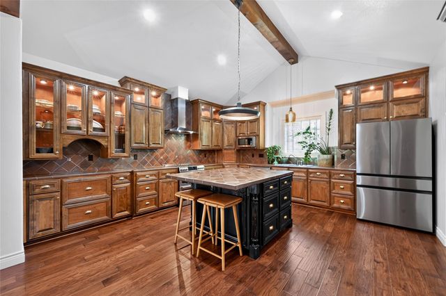 700 Willow Creek RD, Salado, TX 76571