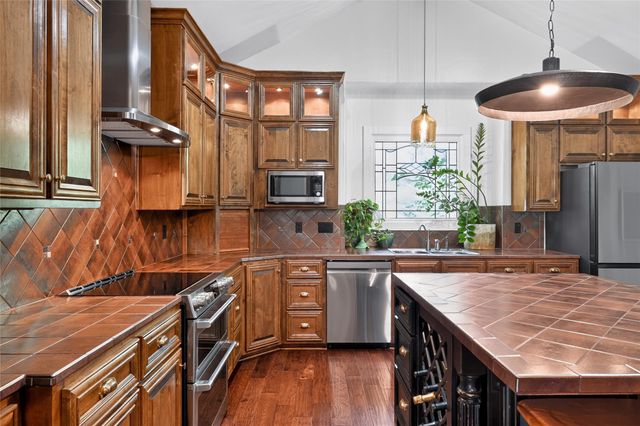 700 Willow Creek RD, Salado, TX 76571