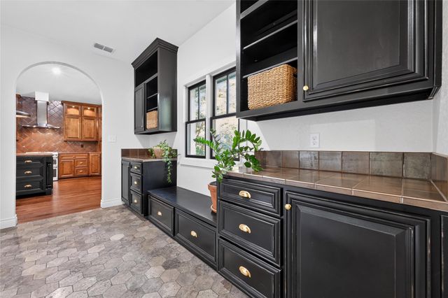 700 Willow Creek RD, Salado, TX 76571