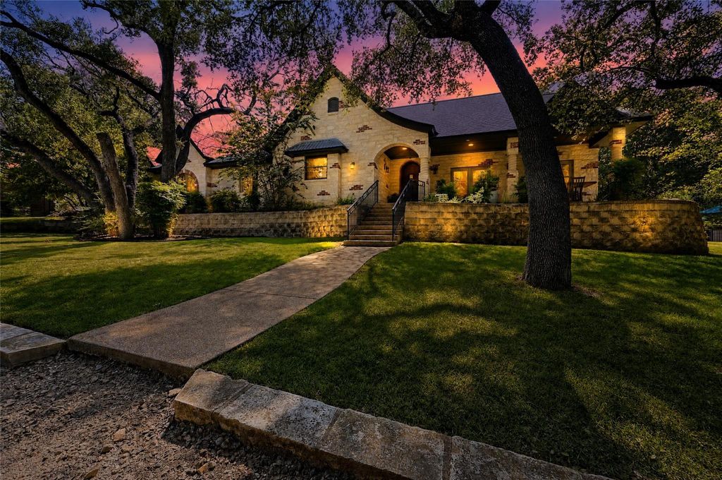 700 Willow Creek RD, Salado, TX 76571