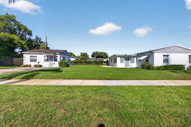 304 Cypress Drive, Lake Park, FL 33403
