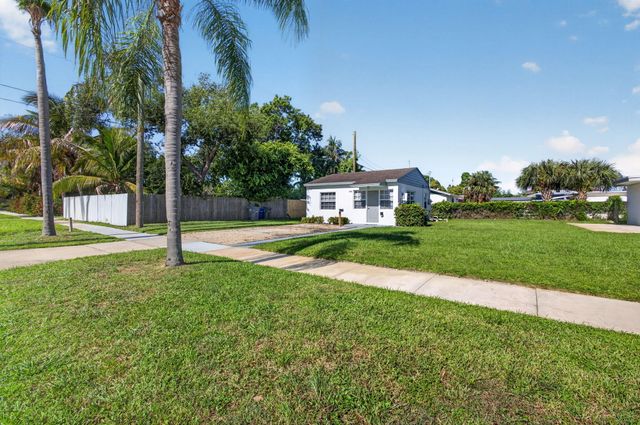 304 Cypress Drive, Lake Park, FL 33403