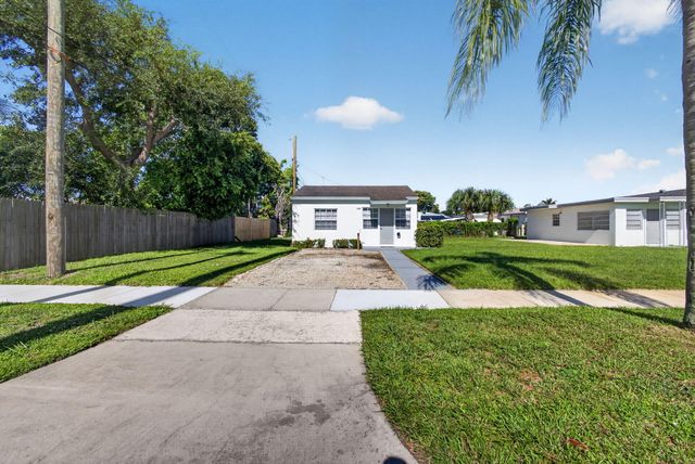 304 Cypress Drive, Lake Park, FL 33403
