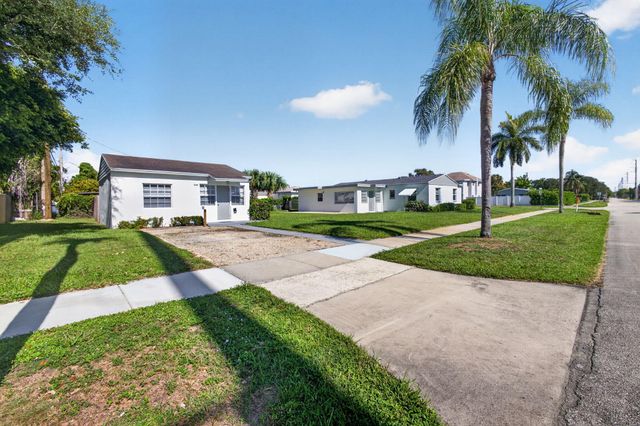 304 Cypress Drive, Lake Park, FL 33403