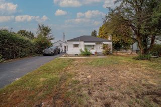 8523 E Courtland Ave, Millwood, WA 99212