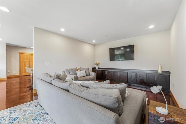 6106 207th Ave E, Bonney Lake, WA 98391