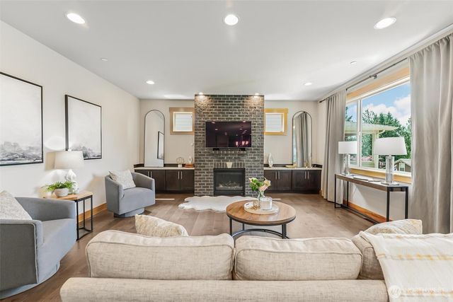 6106 207th Ave E, Bonney Lake, WA 98391