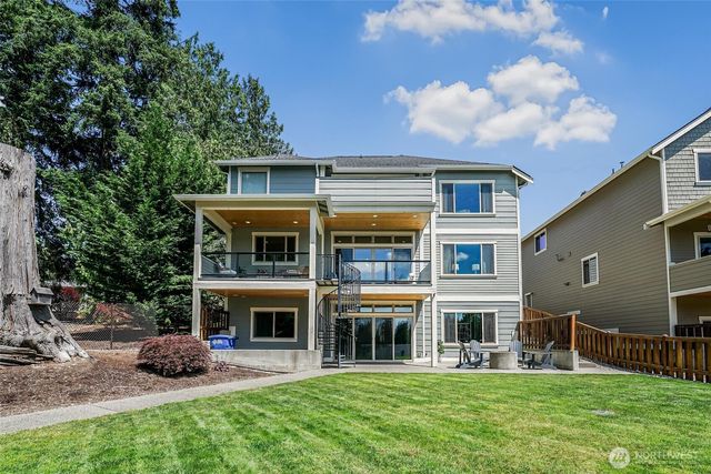 6106 207th Ave E, Bonney Lake, WA 98391