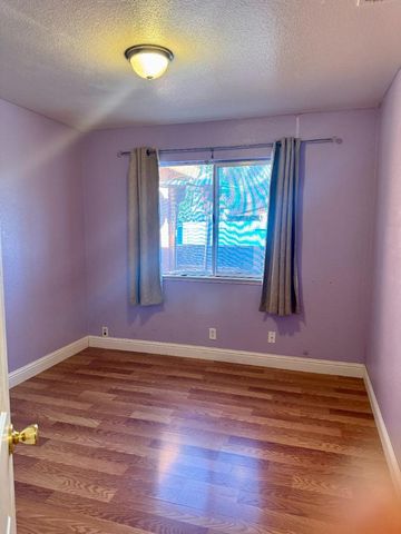 1363 Merganser Court, Newman, CA 95360