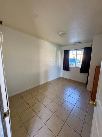 1363 Merganser Court, Newman, CA 95360