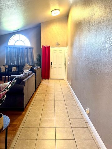 1363 Merganser Court, Newman, CA 95360