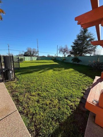 1363 Merganser Court, Newman, CA 95360