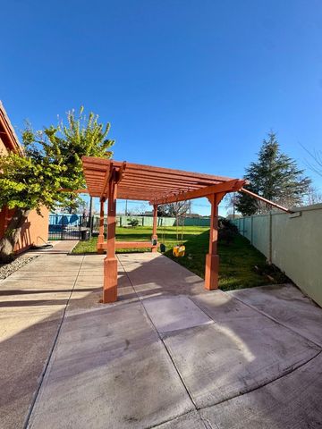 1363 Merganser Court, Newman, CA 95360