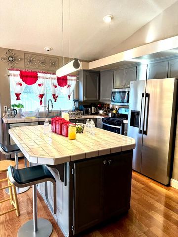 1363 Merganser Court, Newman, CA 95360