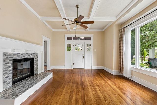 714 Woodlawn Avenue, Dallas, TX 75208