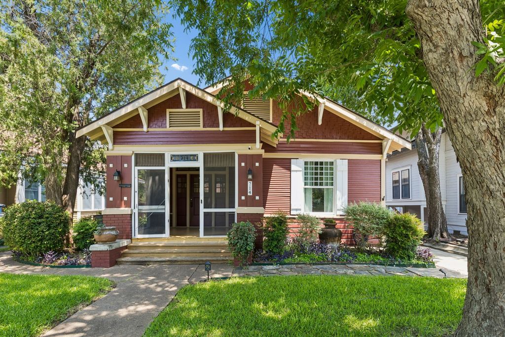 714 Woodlawn Avenue, Dallas, TX 75208