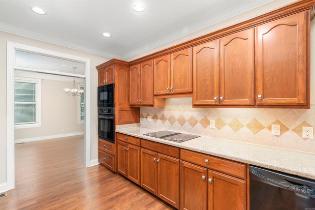 1 Versalles Lane, Hot Springs Village, AR 71909