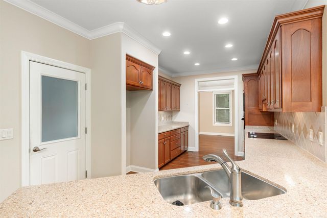 1 Versalles Lane, Hot Springs Village, AR 71909
