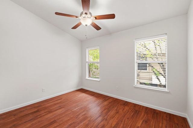 512 Eberhart LN 1402, Austin, TX 78745