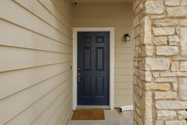 512 Eberhart LN 1402, Austin, TX 78745