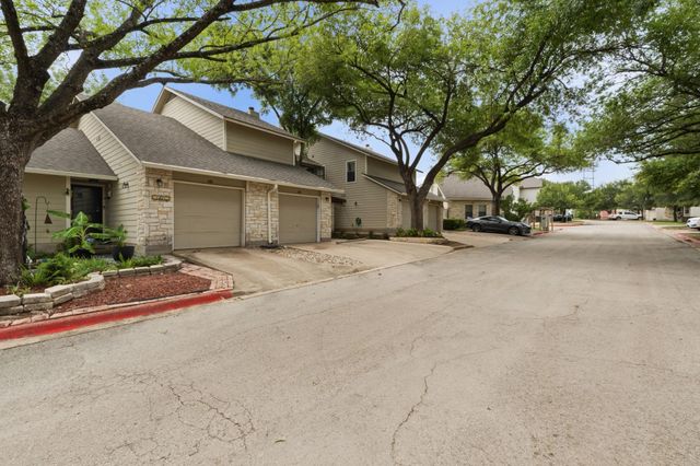 512 Eberhart LN 1402, Austin, TX 78745