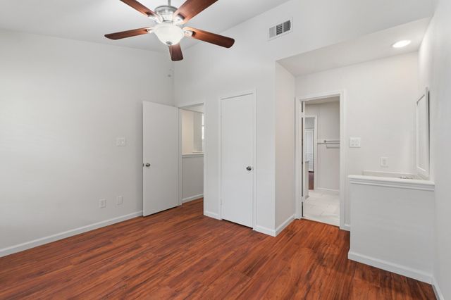 512 Eberhart LN 1402, Austin, TX 78745