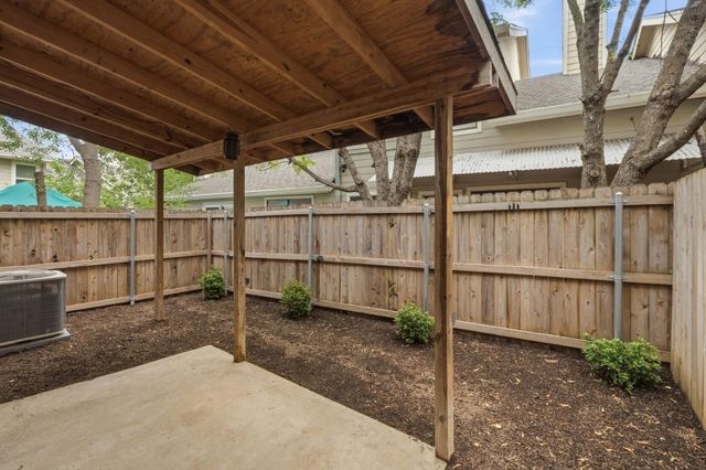 512 Eberhart LN 1402, Austin, TX 78745