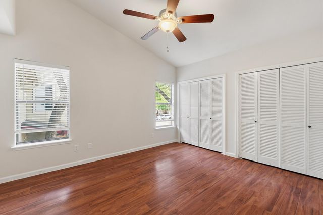 512 Eberhart LN 1402, Austin, TX 78745
