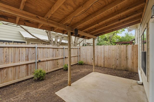 512 Eberhart LN 1402, Austin, TX 78745