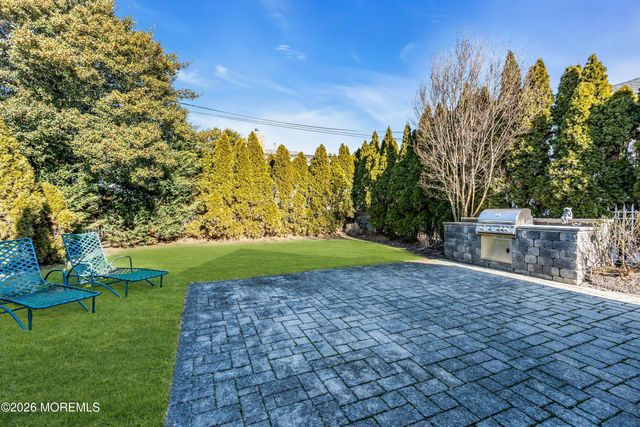 13 Beacon Boulevard, Sea Girt, NJ 08750