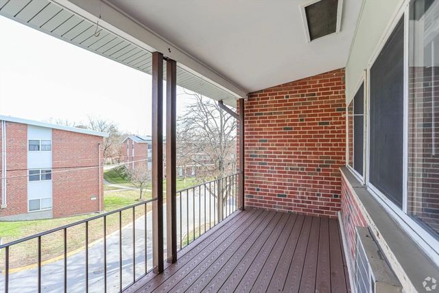 8 Lake View Gardens 8, Natick, MA 01760