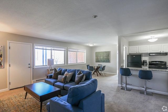 8 Lake View Gardens 8, Natick, MA 01760