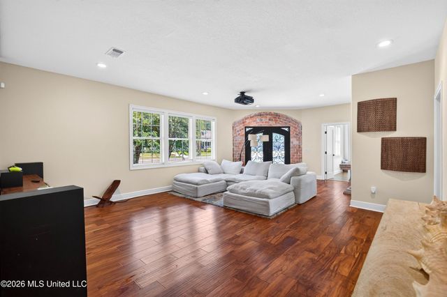 1143 2nd Street, Gulfport, MS 39501