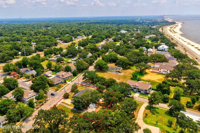 1143 2nd Street, Gulfport, MS 39501