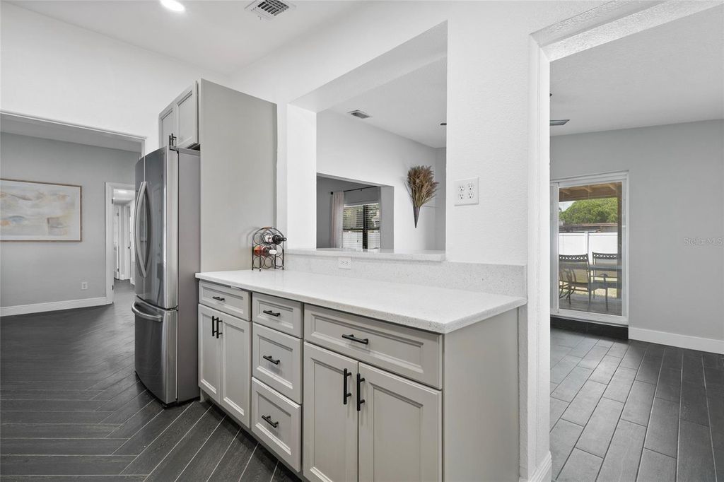 Image 11 of property listing at 18 N ALDER DRIVE, Orlando, FL 32807