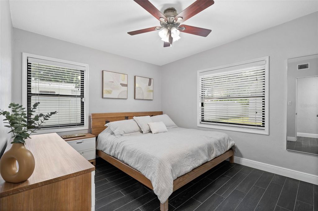 Image 15 of property listing at 18 N ALDER DRIVE, Orlando, FL 32807