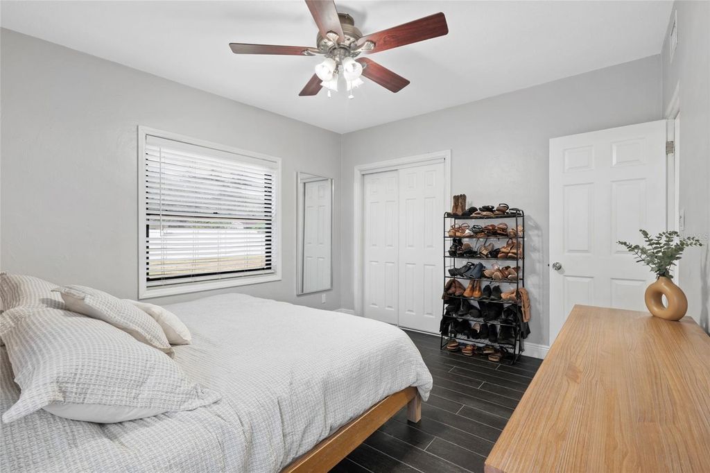 Image 16 of property listing at 18 N ALDER DRIVE, Orlando, FL 32807